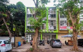 Urbanview Hotel AVA Semarang near Akademi Kepolisian Semarang by RedDoorz